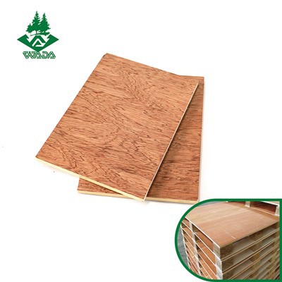 Пакување листови од иверица